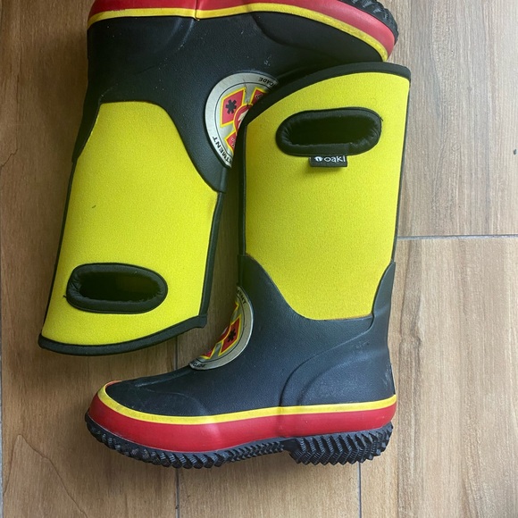 Western Chief Black Jacket with Green Label and OAKI waterproof boots - Picture 6 of 11